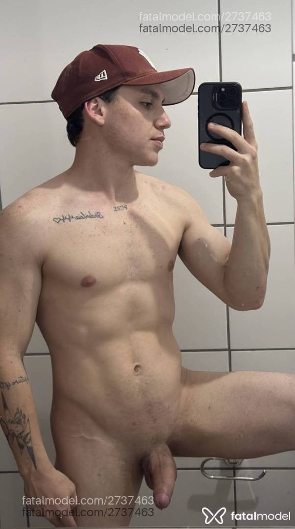 Acompanhante homem com cabelo castanho de olhos castanhos - Henrique