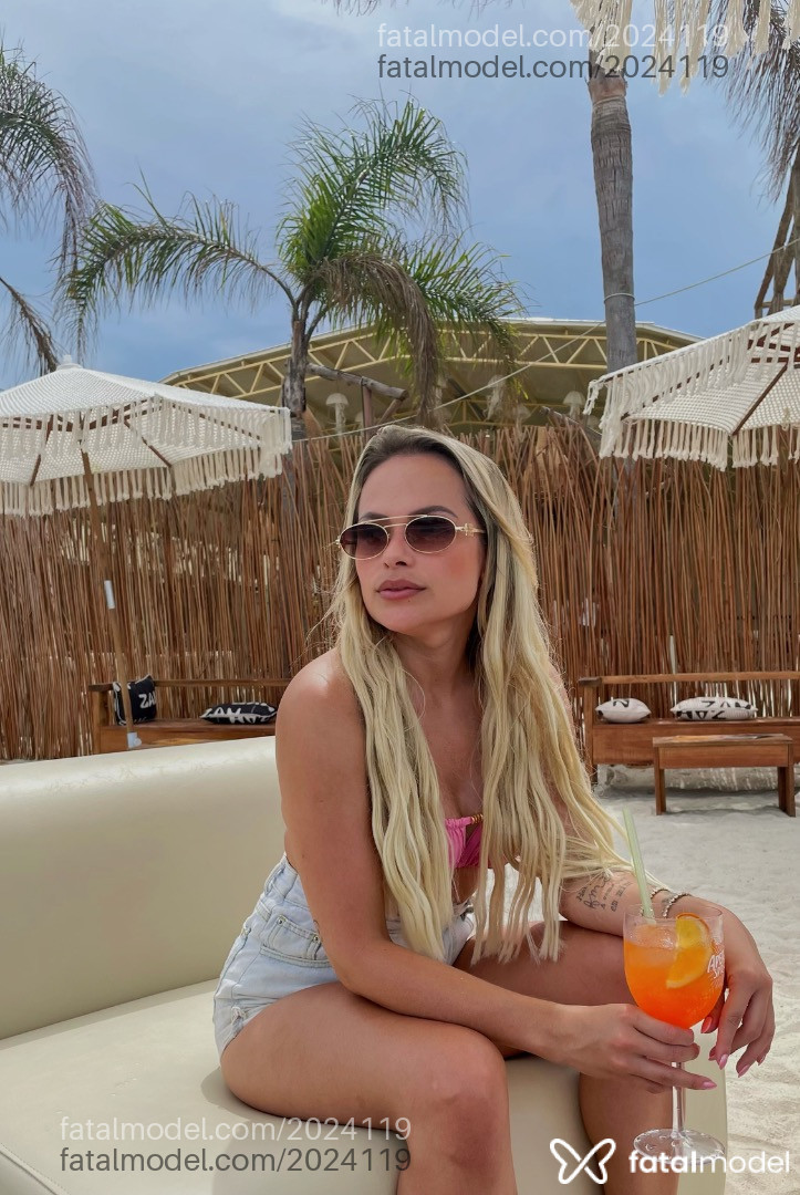 Acompanhante mulher loira (o) de olhos castanhos em Balneário Camboriú - Anna