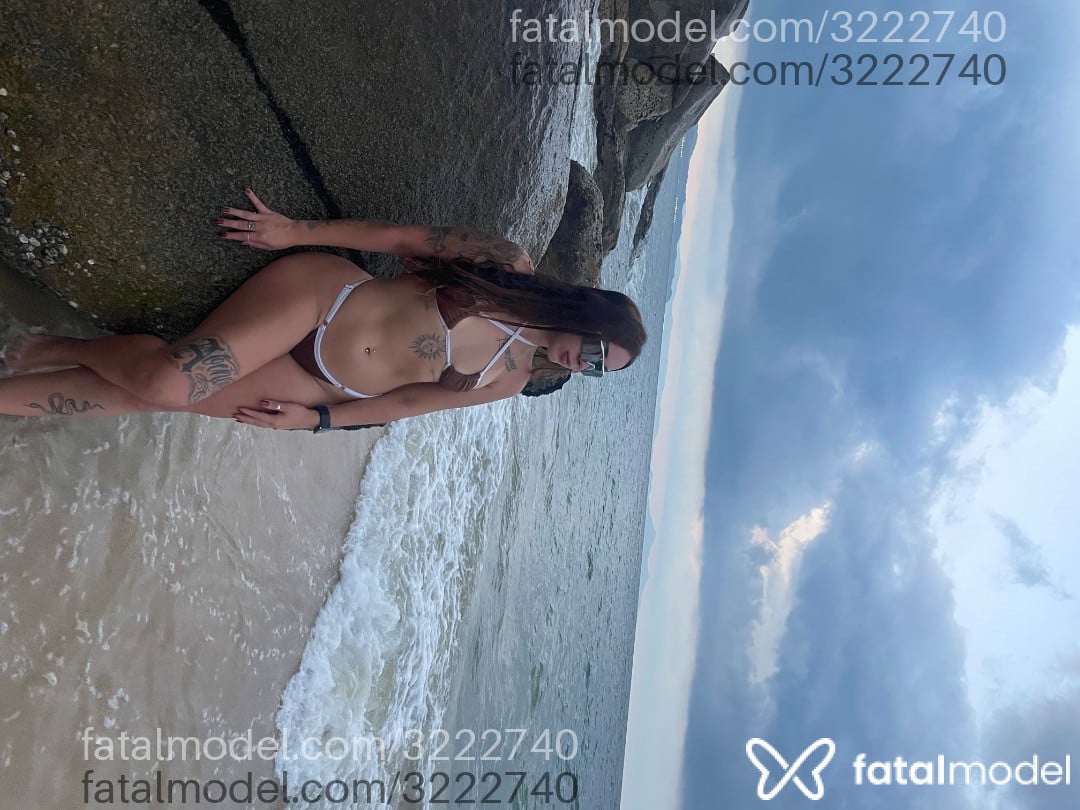 Acompanhante mulher loira (o) de olhos pretos em Gravataí Acompanhante mulher loira (o) de olhos pretos em Gravataí - Aurora
