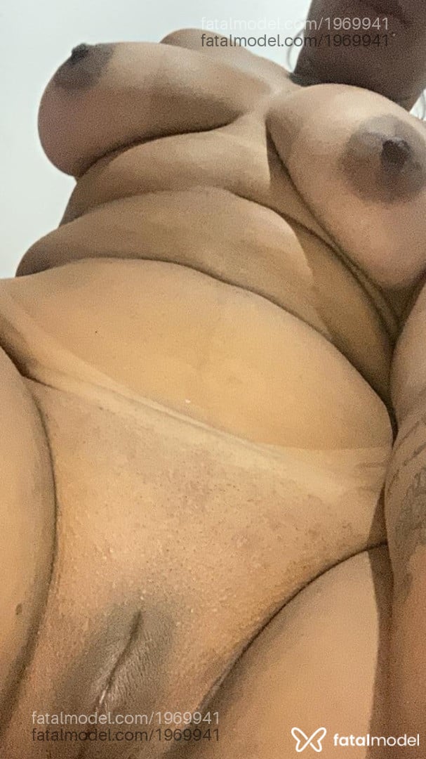 Acompanhante mulher morena (o) de olhos castanhos - Emilly Lisboa