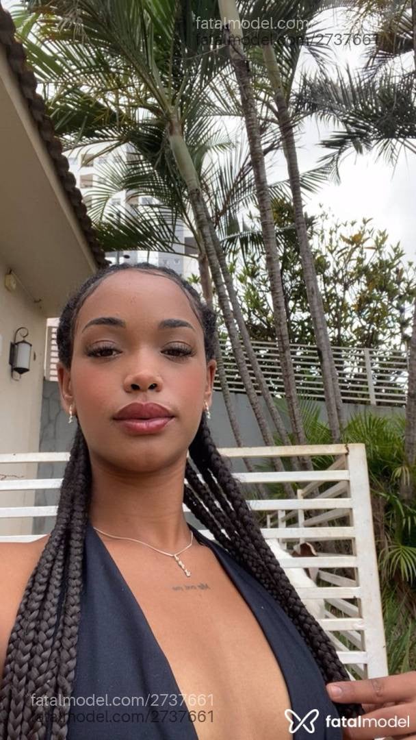 Acompanhante mulher com cabelo castanho de olhos castanhos - Rafaela Monteiro
