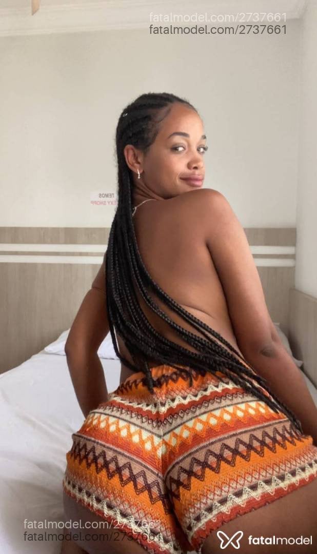 Acompanhante mulher com cabelo castanho de olhos castanhos - Rafaela Monteiro