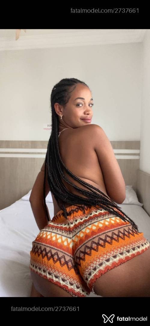 Acompanhante mulher com cabelo castanho de olhos castanhos - Rafaela Monteiro