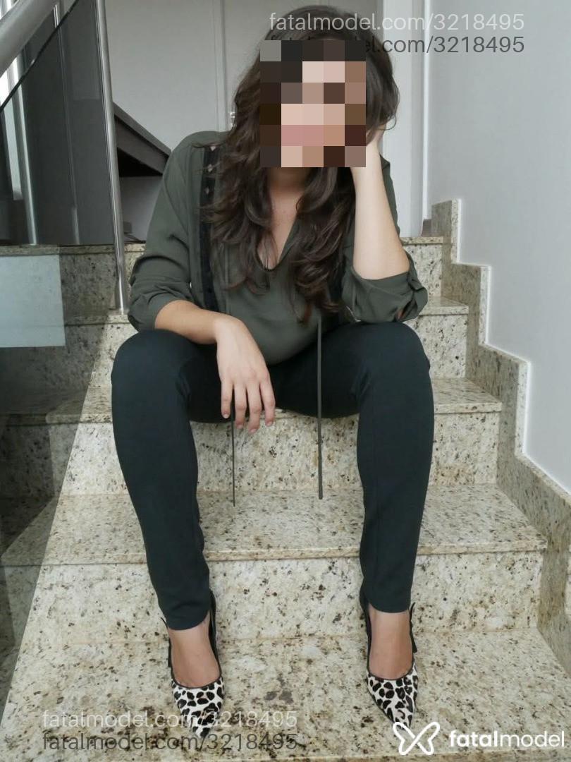 Acompanhante mulher com cabelo castanho de olhos castanhos - Úrsula Acompanhante mulher com cabelo castanho de olhos castanhos - Úrsula
