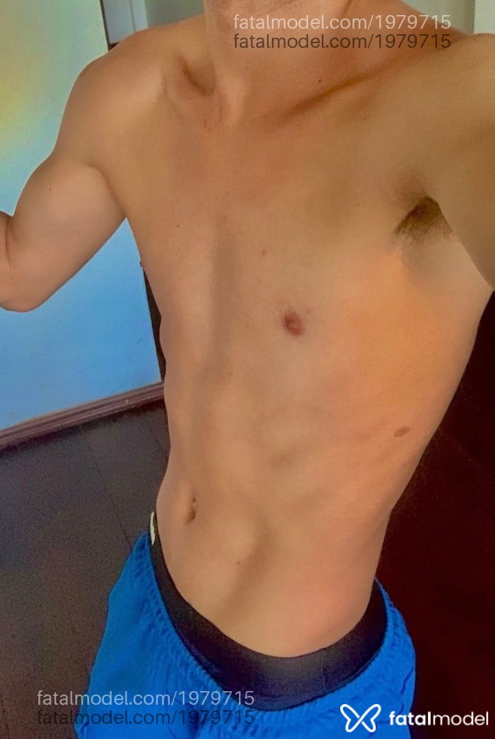 Acompanhante homem com cabelo castanho de olhos pretos em Erechim Acompanhante homem com cabelo castanho de olhos pretos em Erechim - Mika