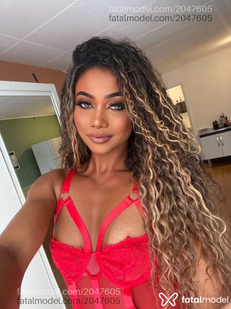 Acompanhante mulher trans loira (o) de olhos mel em São Paulo - Ayla