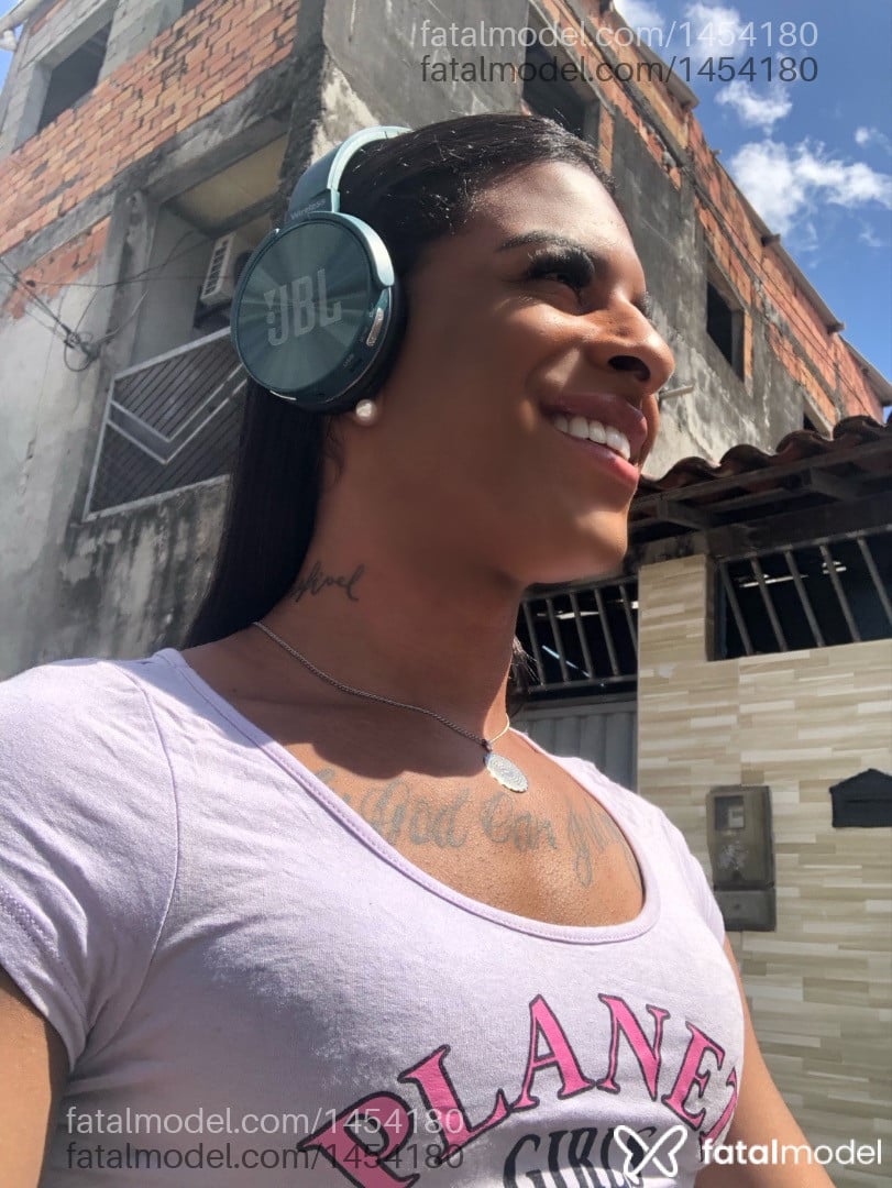 Acompanhante mulher trans morena (o) de olhos castanhos em Salvador - Ana Kelly