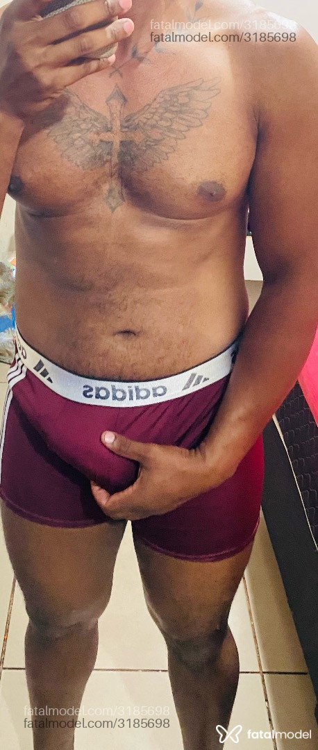 Acompanhante homem com cabelo castanho de olhos pretos em Ladário - Gabriel