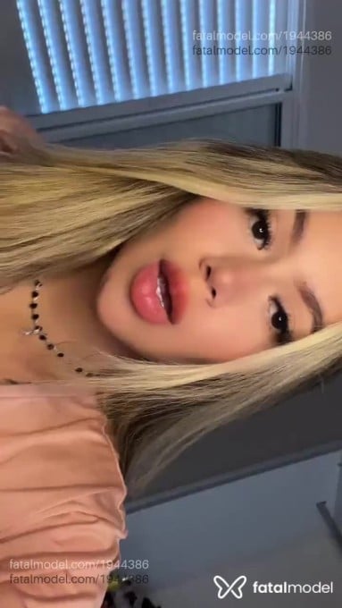 Acompanhante mulher loira (o) de olhos castanhos em Toledo - Giovana Brasil