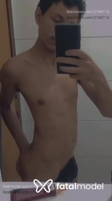 Acompanhante homem morena (o) de olhos castanhos em Balneário Camboriú - Derik