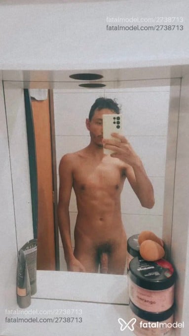 Acompanhante homem morena (o) de olhos castanhos em Balneário Camboriú - Derik