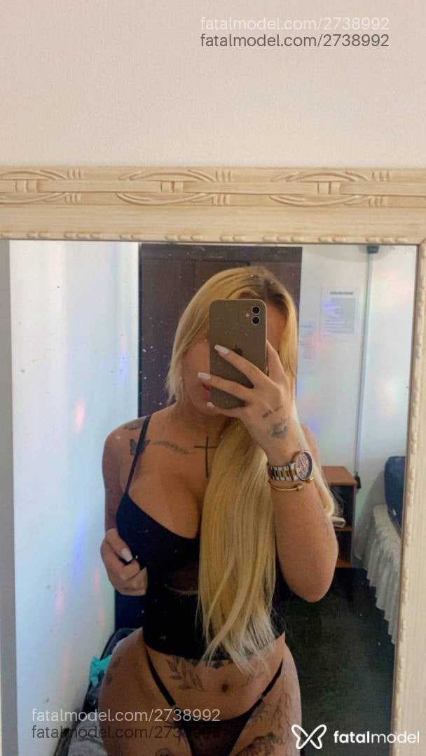 Acompanhante mulher trans loira (o) de olhos castanhos - Pietra Oliveira