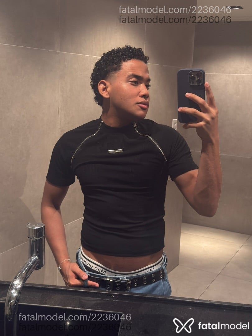 Acompanhante homem morena (o) de olhos castanhos - Hugg Drow