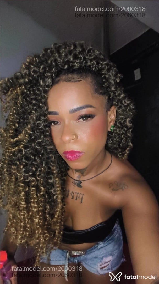 Acompanhante mulher com cabelo castanho de olhos castanhos em Pouso Alegre - Preta