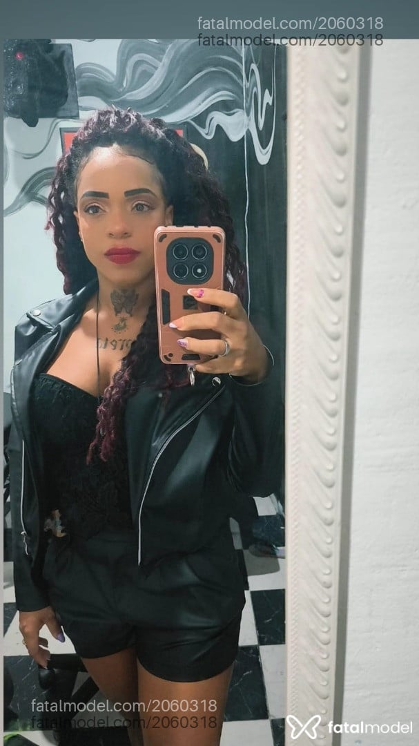Acompanhante mulher com cabelo castanho de olhos castanhos em Pouso Alegre - Preta