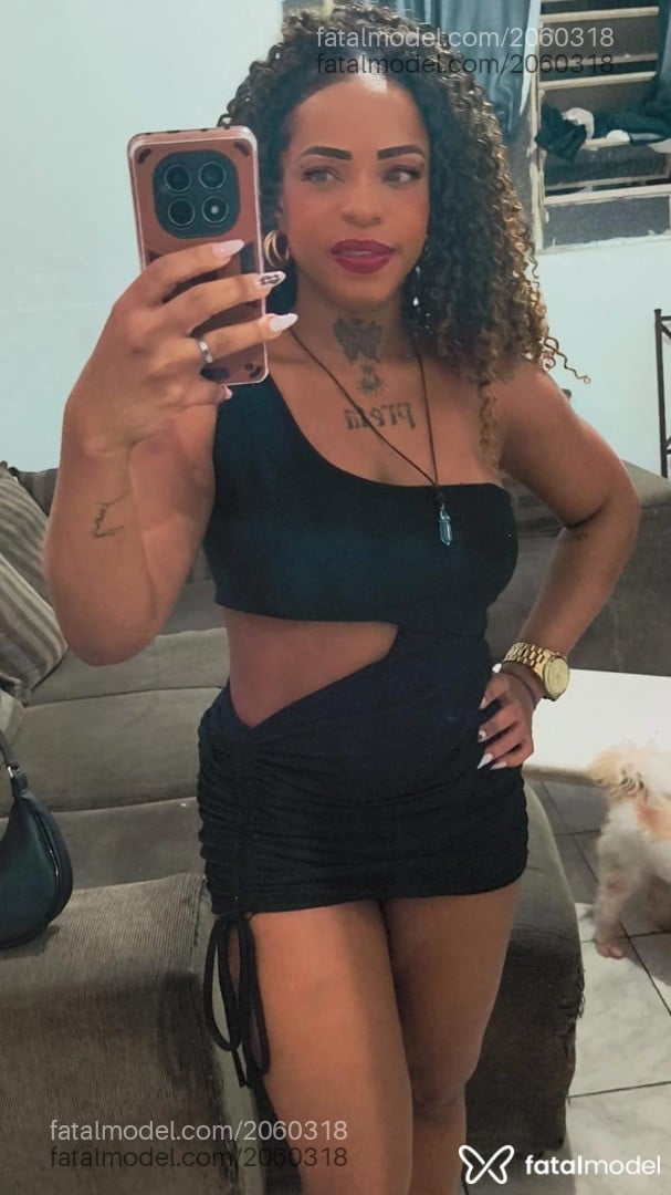Acompanhante mulher com cabelo castanho de olhos castanhos em Pouso Alegre - Preta