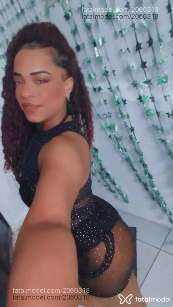 Acompanhante mulher com cabelo castanho de olhos castanhos em Pouso Alegre - Preta
