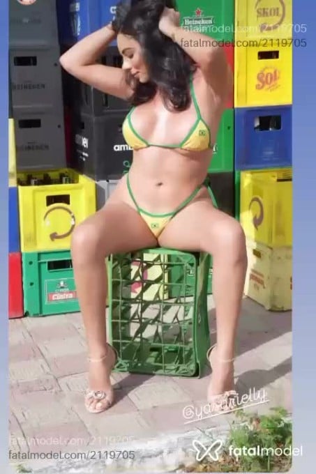 Acompanhante mulher com cabelo castanho de olhos castanhos - Sofia Araújo Acompanhante mulher com cabelo castanho de olhos castanhos - Sofia Araújo