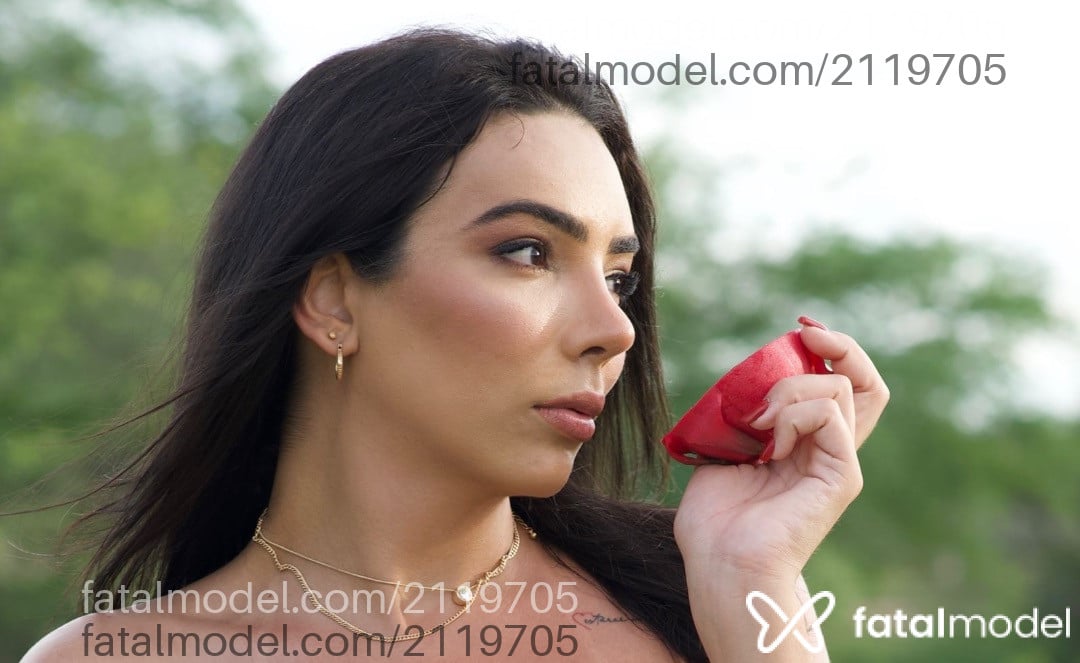 Acompanhante mulher com cabelo castanho de olhos castanhos - Sofia Araújo Acompanhante mulher com cabelo castanho de olhos castanhos - Sofia Araújo
