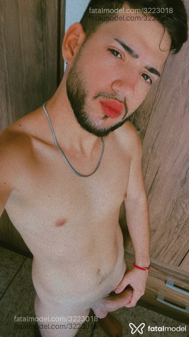 Acompanhante homem com cabelo castanho de olhos castanhos - Aryel Reis Acompanhante homem com cabelo castanho de olhos castanhos - Aryel Reis