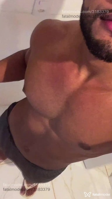 Acompanhante homem com cabelo castanho de olhos pretos em Belém - Breno Viegas