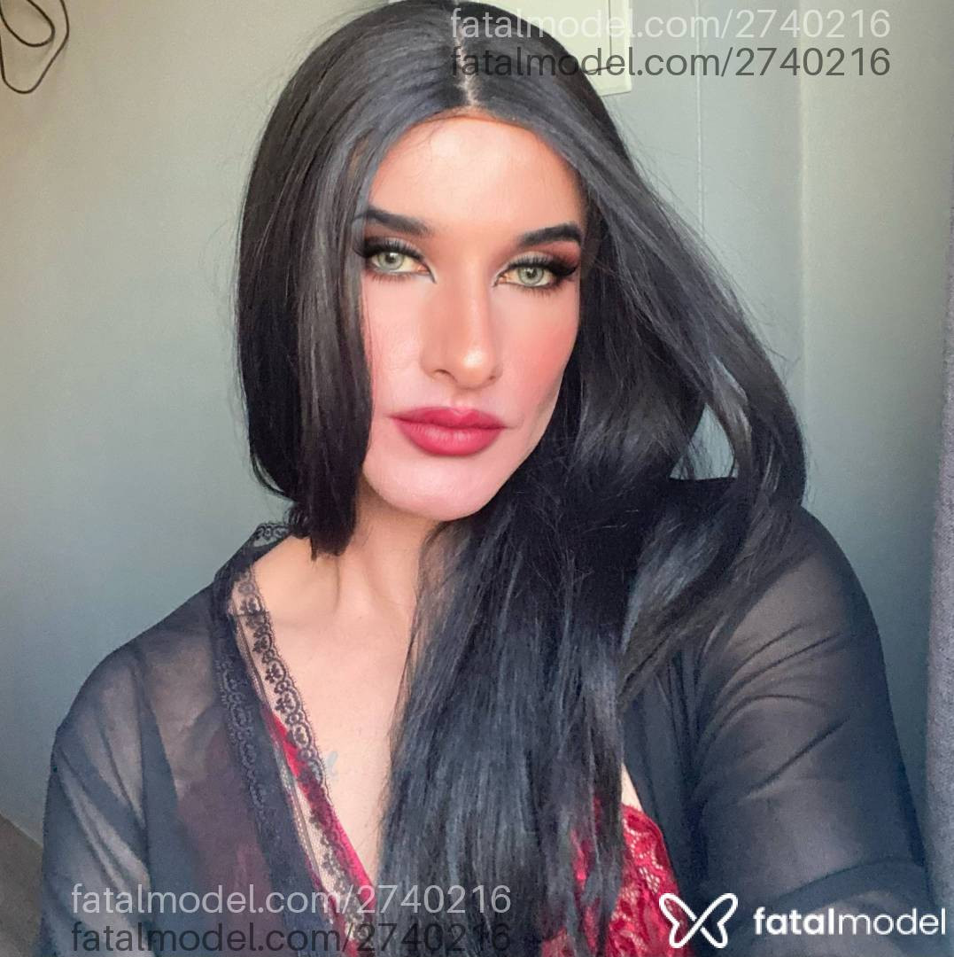 Acompanhante mulher trans morena (o) de olhos azuis - Marcela Prado