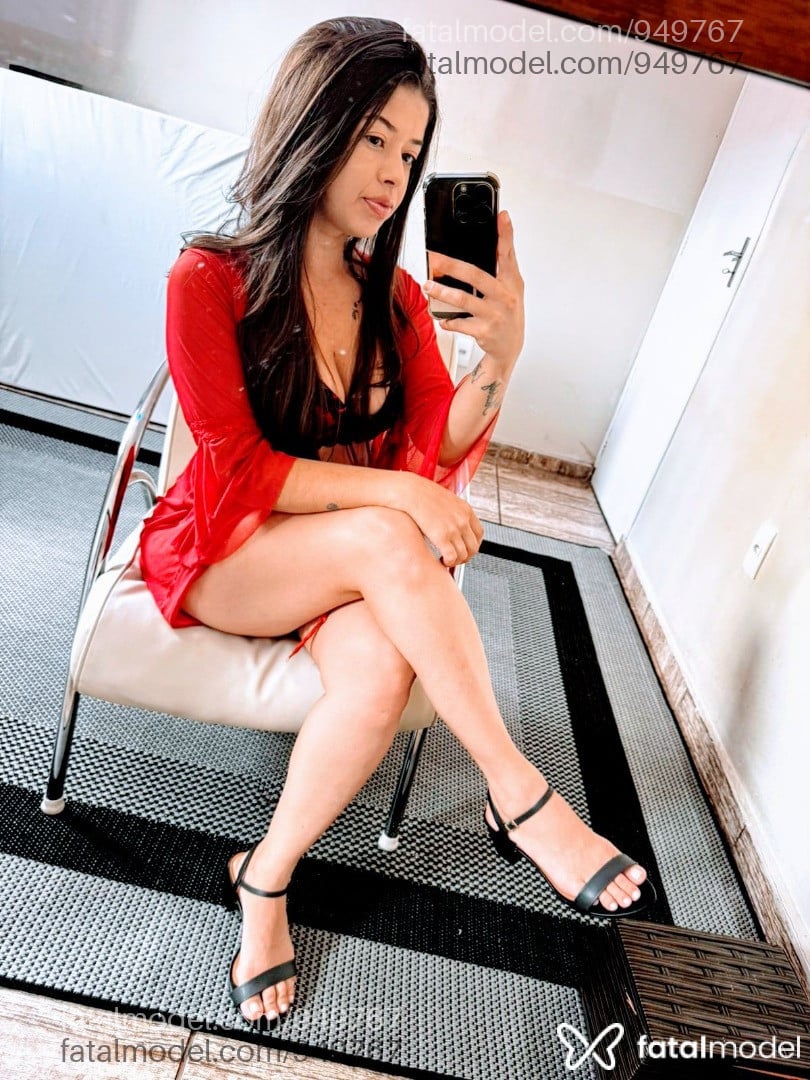 Acompanhante mulher com cabelo castanho de olhos castanhos em Campinas Acompanhante mulher com cabelo castanho de olhos castanhos em Campinas - Larissa