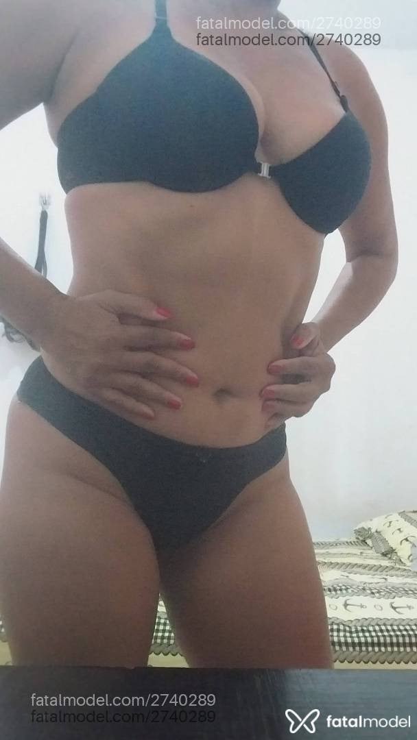 Acompanhante mulher loira (o) de olhos castanhos - Elen