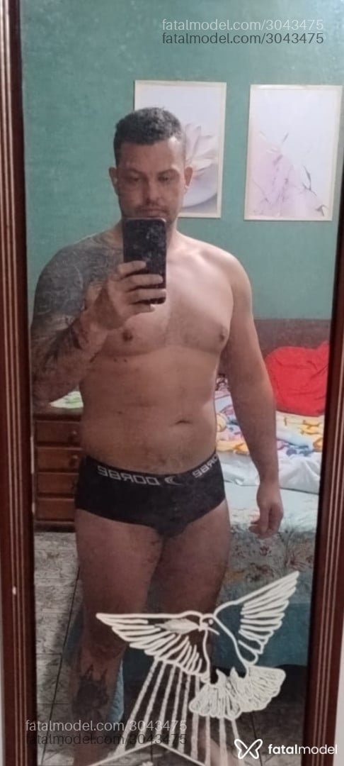 Acompanhante homem com cabelo castanho de olhos castanhos em Belo Horizonte Acompanhante homem com cabelo castanho de olhos castanhos em Belo Horizonte - Junior