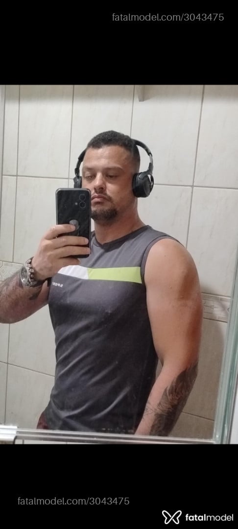 Acompanhante homem com cabelo castanho de olhos castanhos em Belo Horizonte Acompanhante homem com cabelo castanho de olhos castanhos em Belo Horizonte - Junior