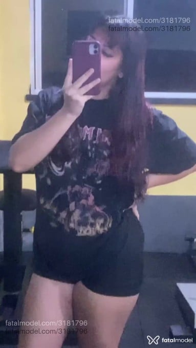 Acompanhante mulher morena (o) de olhos castanhos em Virtual Acompanhante mulher morena (o) de olhos castanhos em Virtual - Berrycurvy