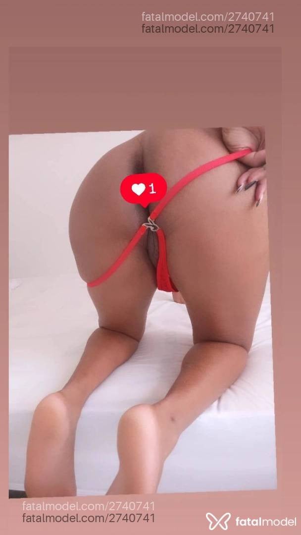 Acompanhante mulher morena (o) de olhos pretos - Morena