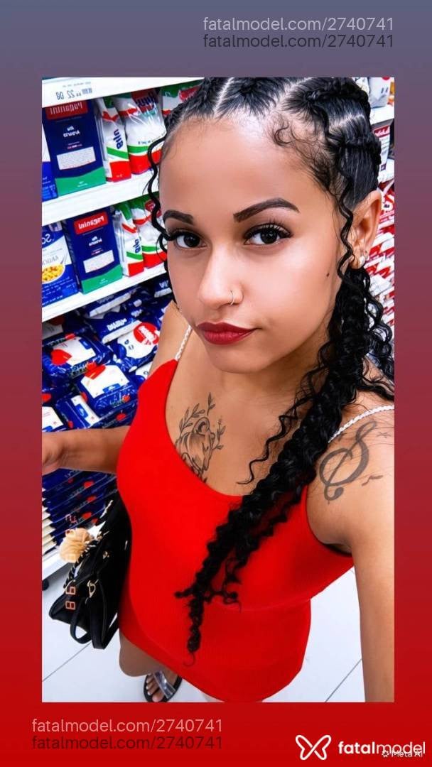 Acompanhante mulher morena (o) de olhos pretos - Morena