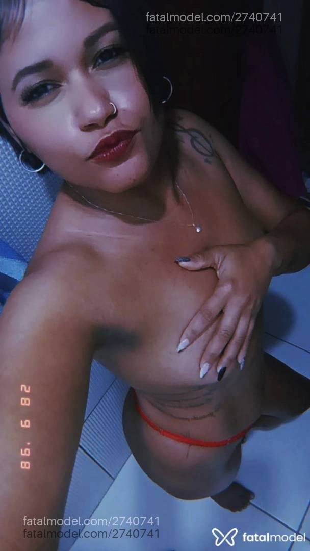 Acompanhante mulher morena (o) de olhos pretos - Morena