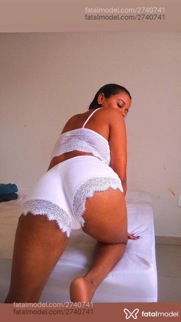 Acompanhante mulher morena (o) de olhos pretos - Morena