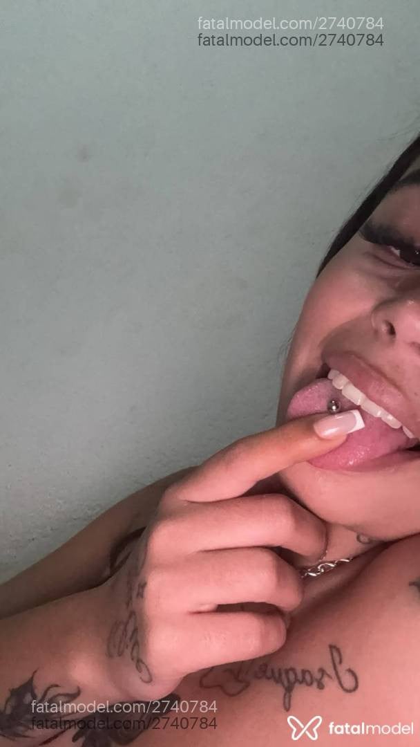 Acompanhante mulher morena (o) de olhos castanhos - Venélope
