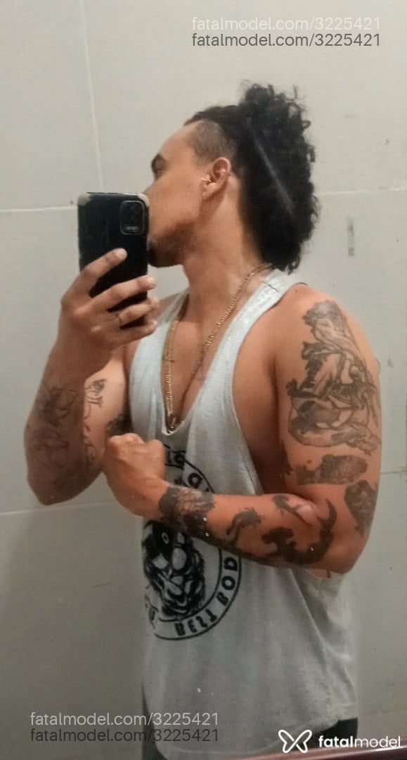 Acompanhante homem com cabelo castanho de olhos castanhos - Dulove Acompanhante homem com cabelo castanho de olhos castanhos - Dulove