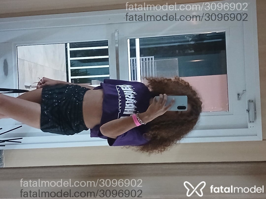 Acompanhante mulher trans com cabelo castanho de olhos pretos em Blumenau - Vitória