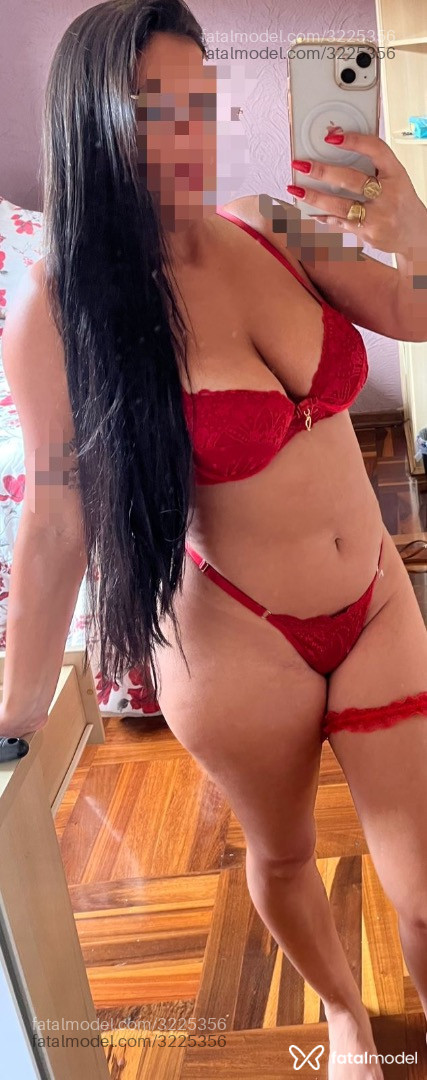 Acompanhante mulher com cabelo castanho de olhos mel em Virtual - Luiza Clara