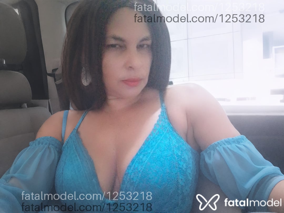 Acompanhante mulher com cabelo castanho de olhos mel em Araçuaí - Dena Moviiik