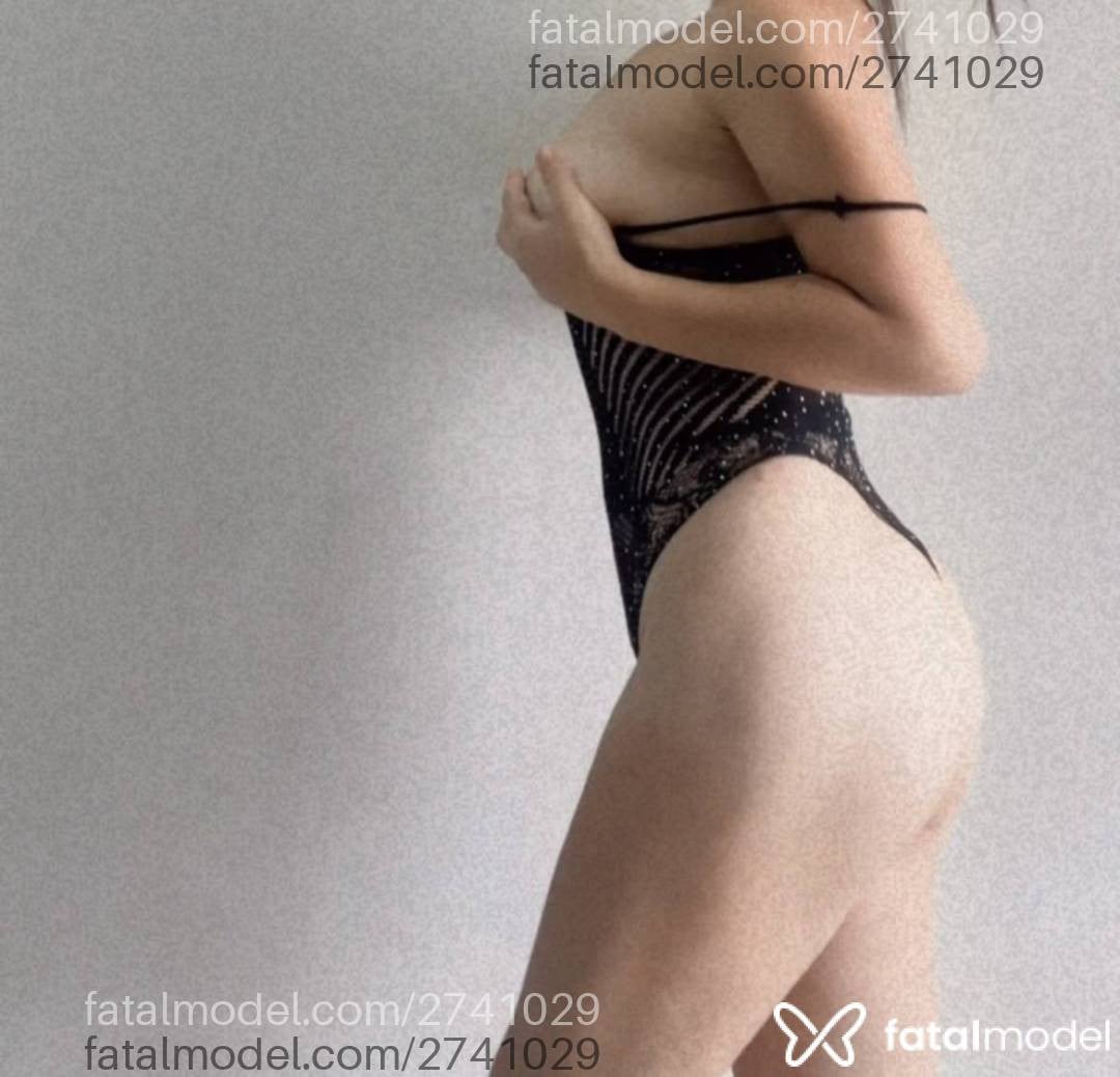 Acompanhante mulher morena (o) de olhos castanhos - Julia
