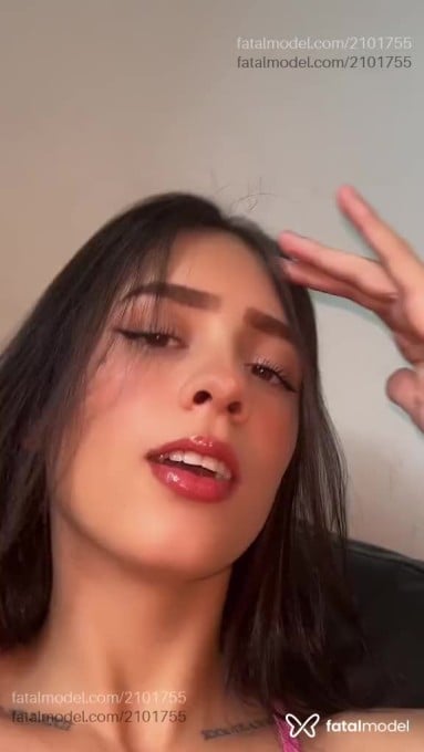 Acompanhante mulher com cabelo castanho de olhos castanhos em São Paulo - Bella Monteiro