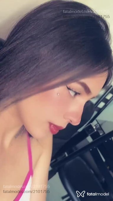 Acompanhante mulher com cabelo castanho de olhos castanhos em São Paulo - Bella Monteiro