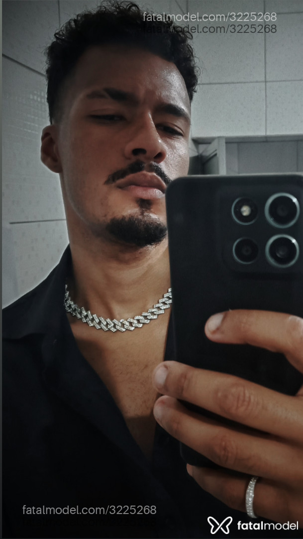 Acompanhante homem com cabelo castanho de olhos castanhos em Virtual Acompanhante homem com cabelo castanho de olhos castanhos em Virtual - Mrs Rick