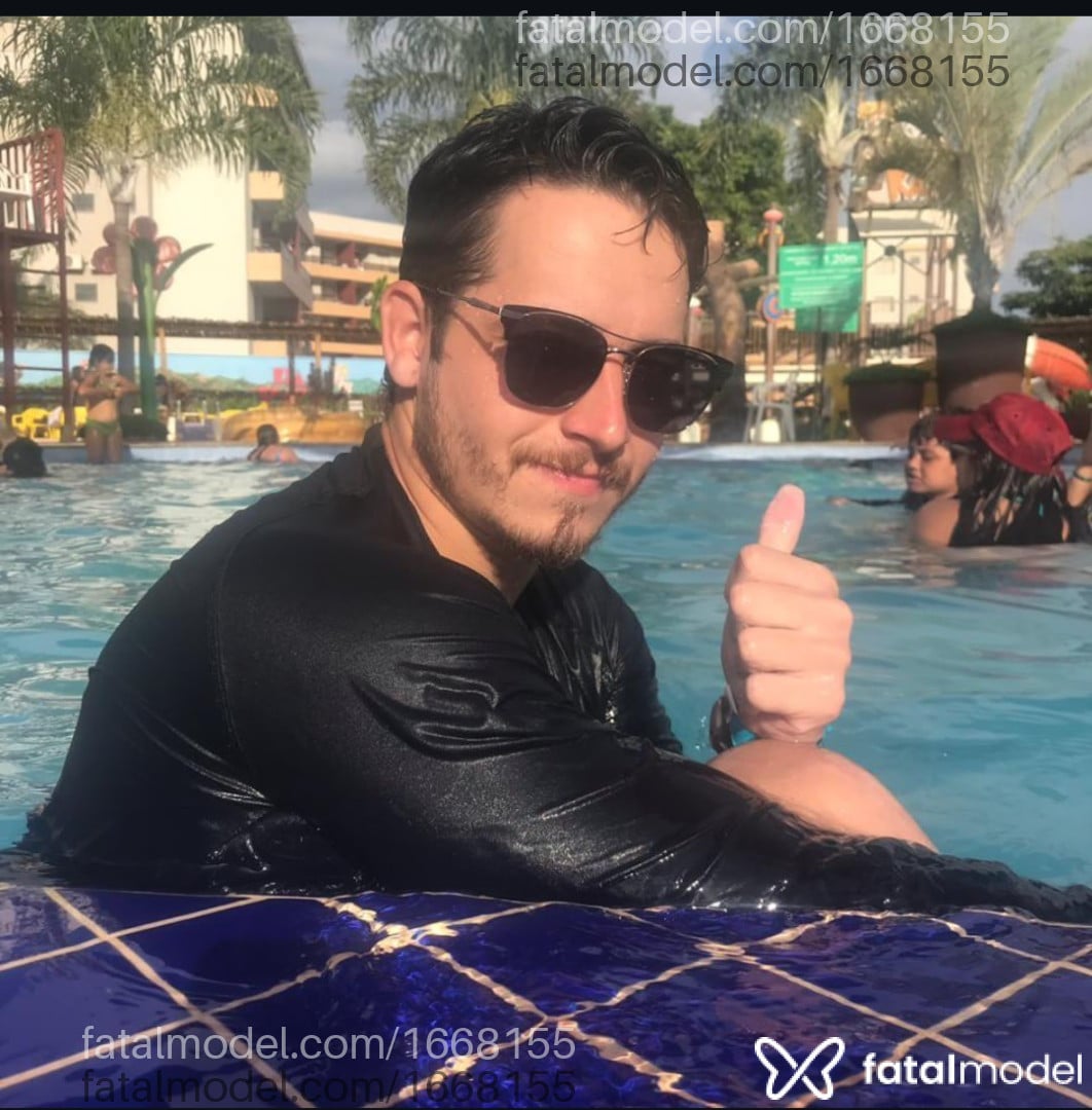 Acompanhante homem com cabelo castanho de olhos mel - Jordan Acompanhante homem com cabelo castanho de olhos mel - Jordan