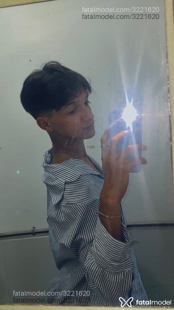 Acompanhante homem com cabelo castanho de olhos castanhos em Penha Acompanhante homem com cabelo castanho de olhos castanhos em Penha - Vinicius