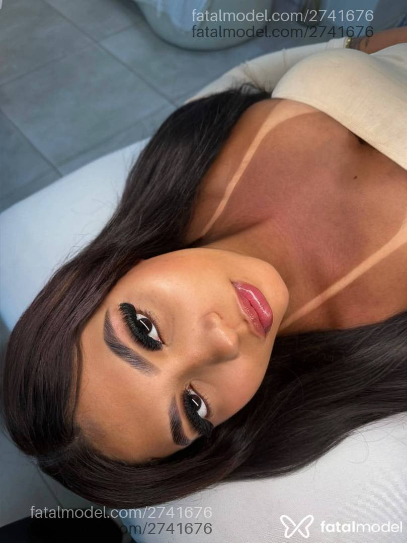 Acompanhante mulher ruiva (o) de olhos castanhos - Melissa