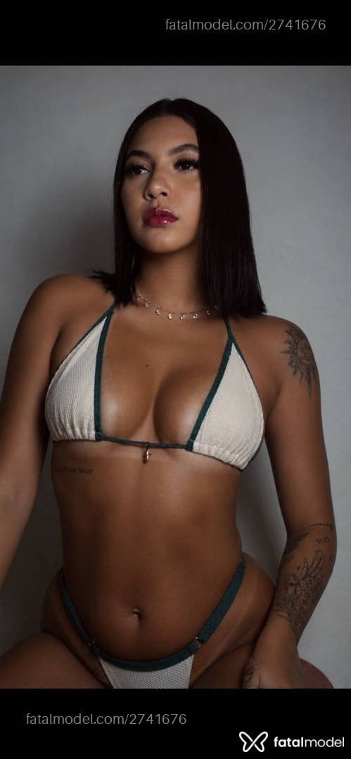 Acompanhante mulher ruiva (o) de olhos castanhos - Melissa