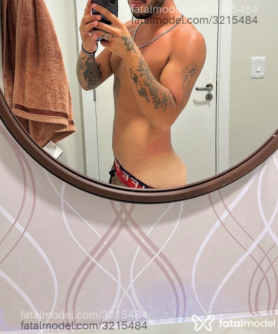 Acompanhante homem com cabelo castanho de olhos castanhos - Daniel Acompanhante homem com cabelo castanho de olhos castanhos - Daniel