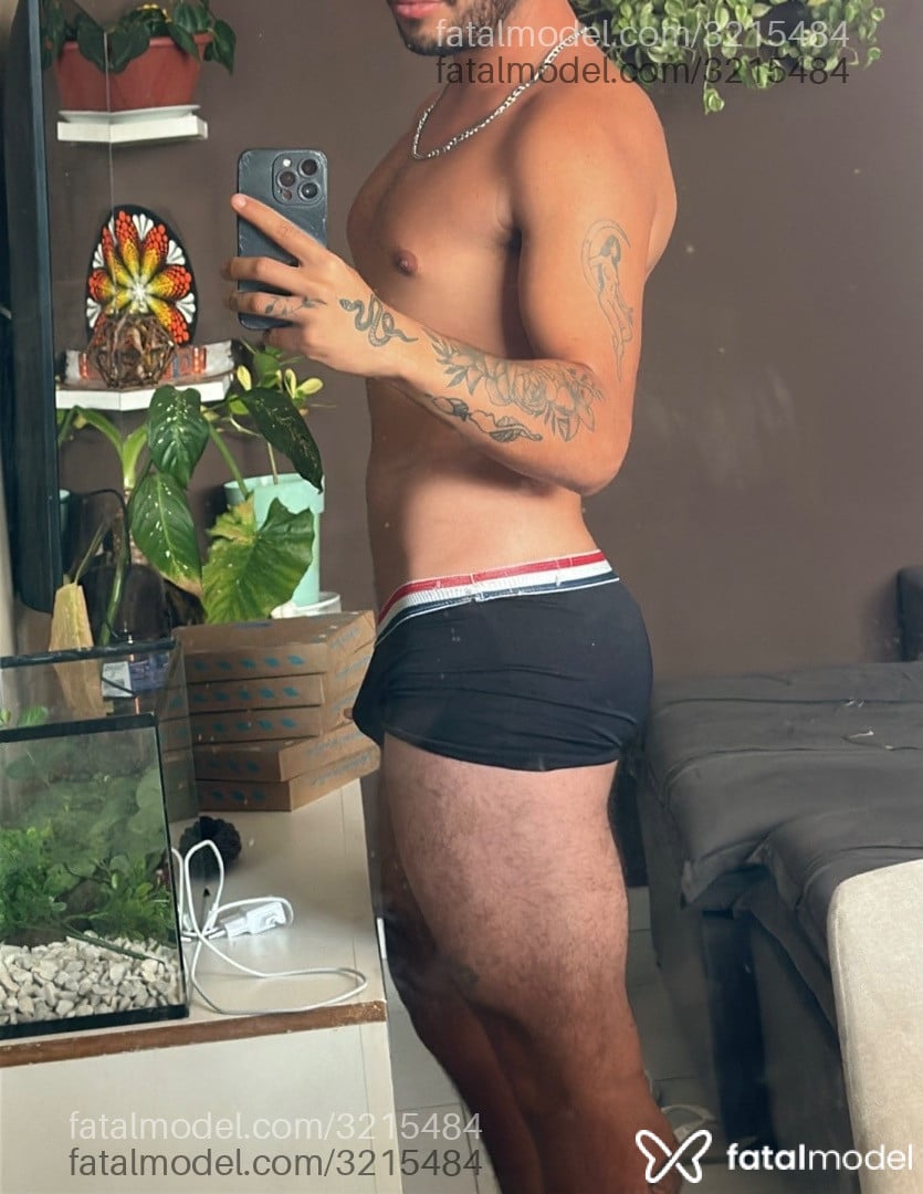 Acompanhante homem com cabelo castanho de olhos castanhos - Daniel Acompanhante homem com cabelo castanho de olhos castanhos - Daniel